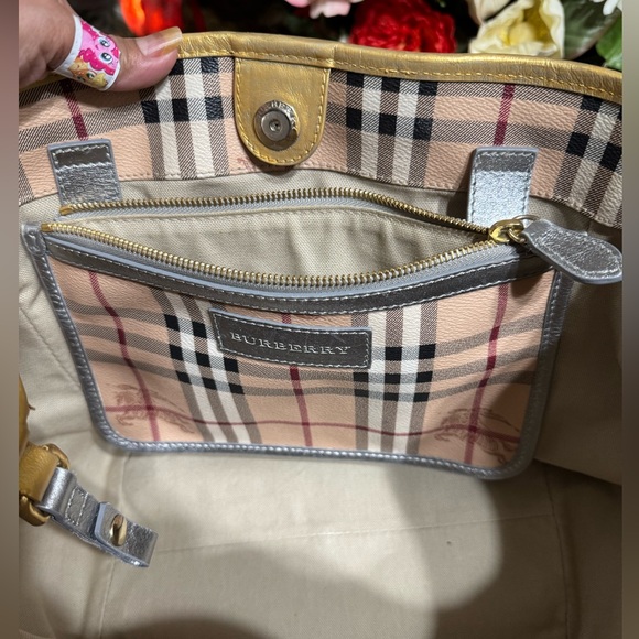 AUTHENTIC BURBERRY TOTE BAG - Picture 9 of 11